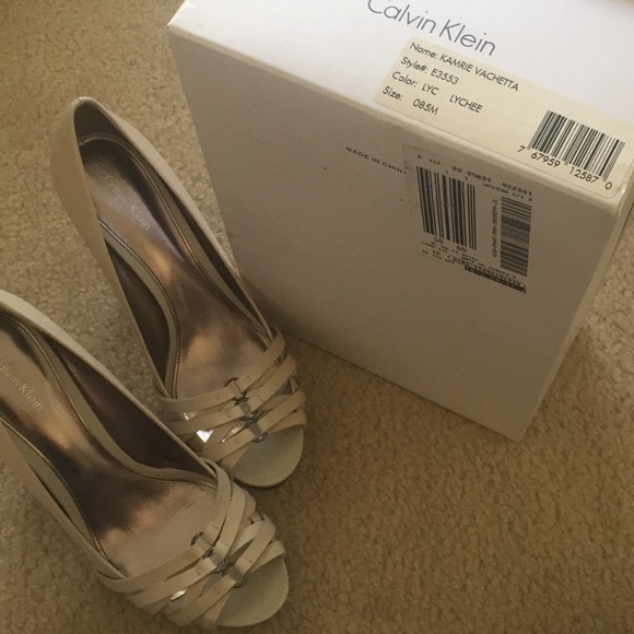 Calvin Klein Kamrie Vachetta pumps - Picture 5 of 5